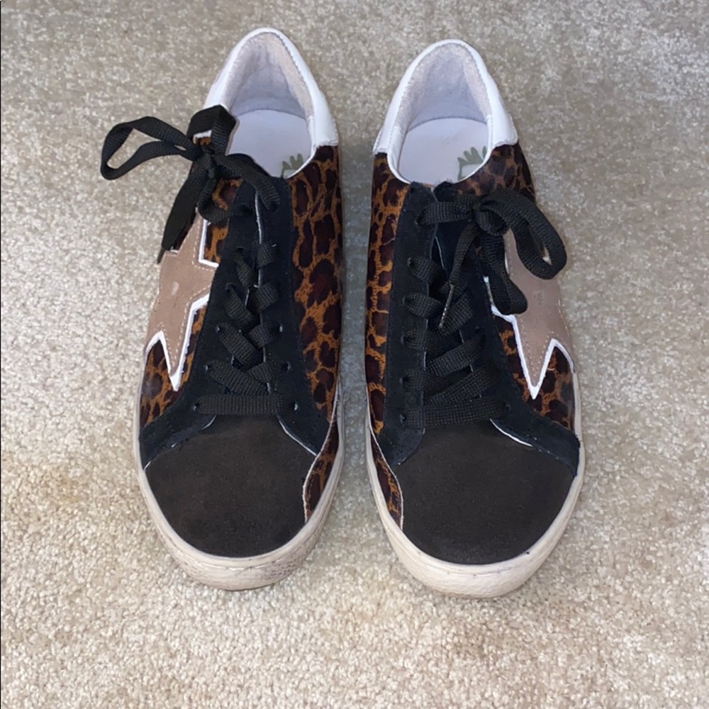 Freebird by Steve Madden tennis shoes size 8